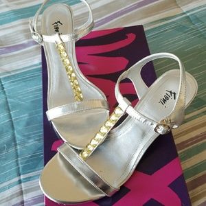 Fiona size 7 Silver Lilith Short Heel
